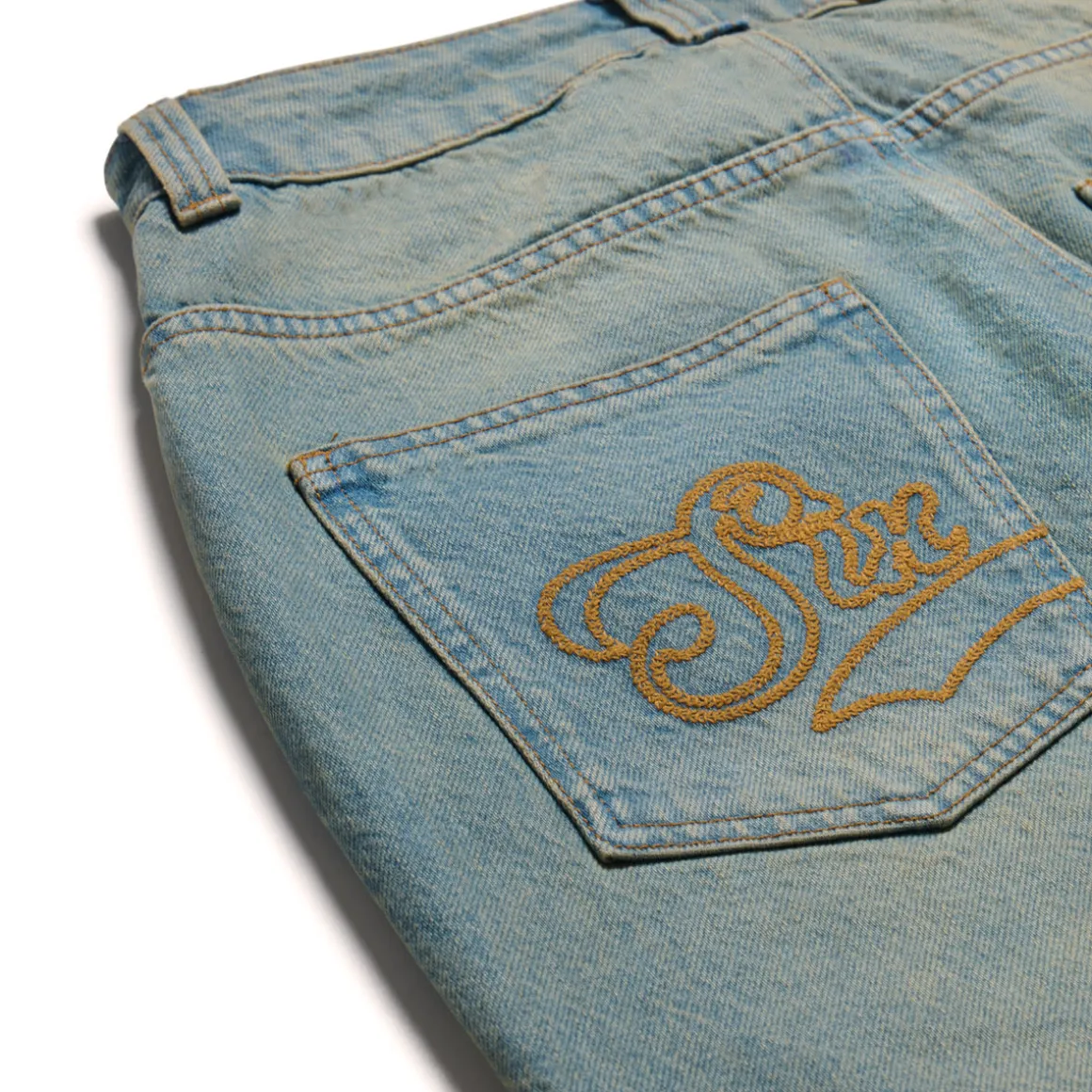 CENTER SEAM DENIM LIGHT WASH